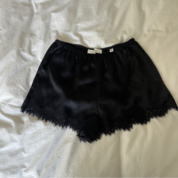 Doen Iona Short - Picture 3 of 6